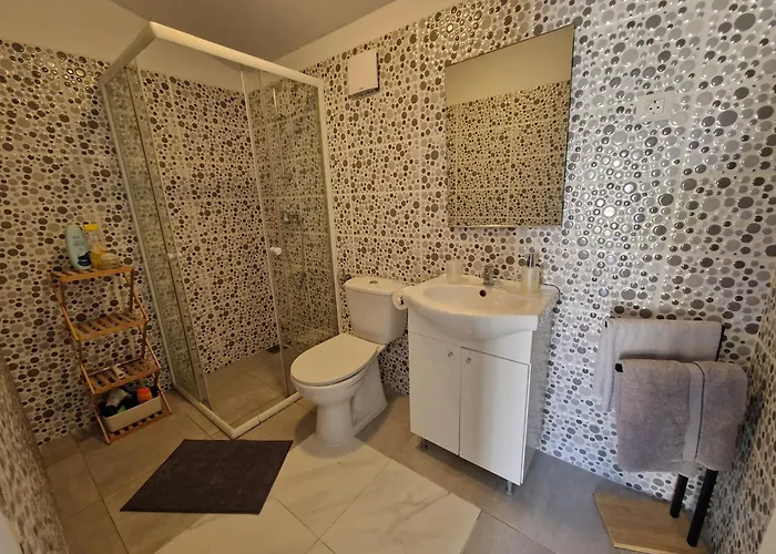 Lav 招待所 Valizza